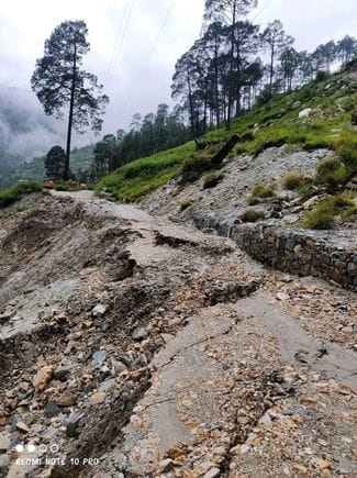 Road collapsed in Seripul, gardeners are in trouble, how will they transport apples to the markets of the country
