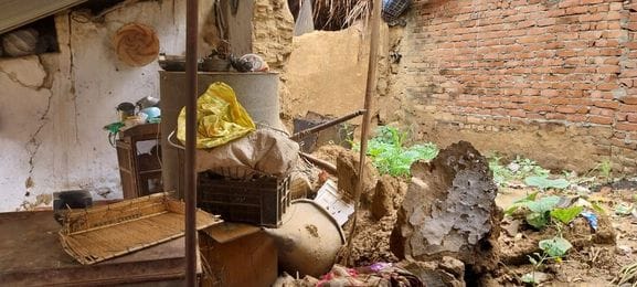 Road collapsed at many places in Kadar Chowk area