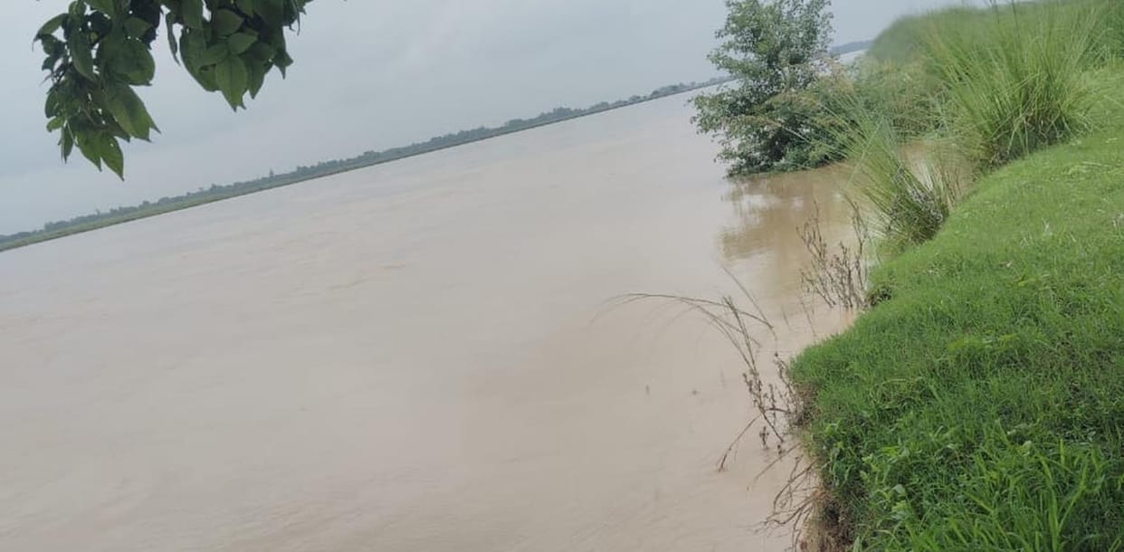 The people of Takiyawa village are scared of the erosion of Rapti river