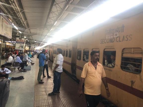 Goods train blocked the way of Intercity Express, it stood at the station for 45 minutes