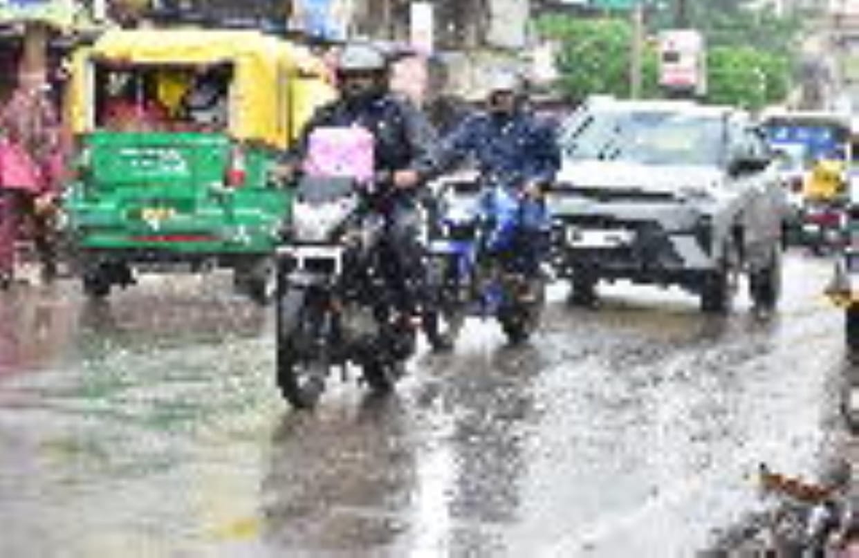 Gorakhpur News: Weather: Clouds will wet you for two days from today