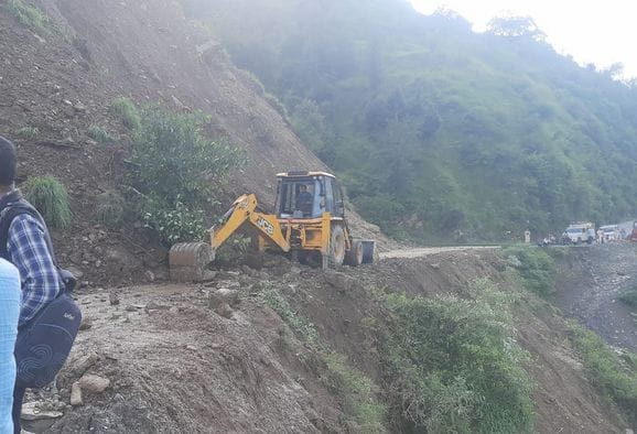 Landslide near Khalnera on Chamba-Saho road