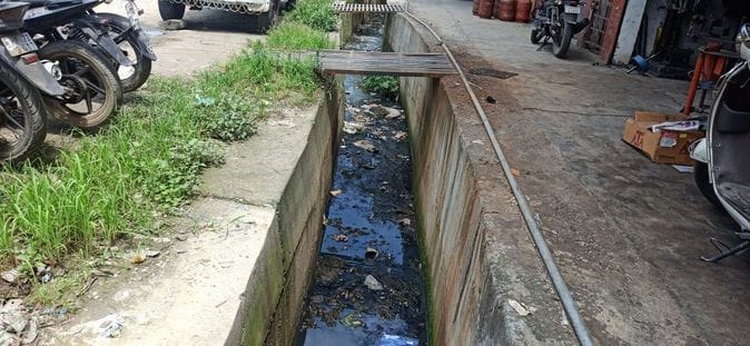 Deep drainage of water in Sarol market is increasing problems