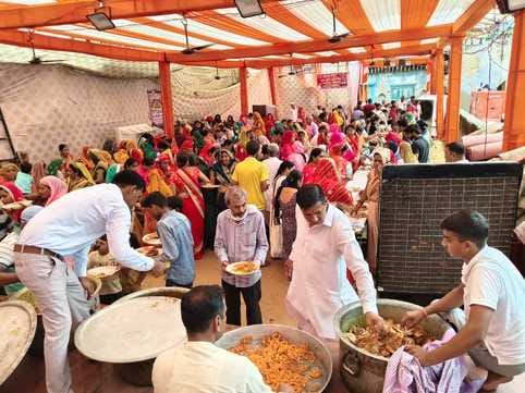 Bhandara organized at the end of Shiv Puran Katha