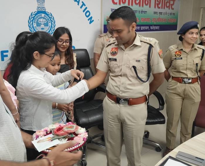 Daughters tied Rakhi to SP, called him sister's officer brother