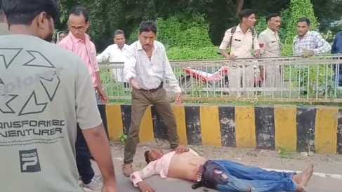 Drunk bike riders doing stunts collided with a divider, two youths seriously injured