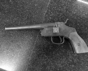 shahdol Viral photo of a school student with a gun created a stir