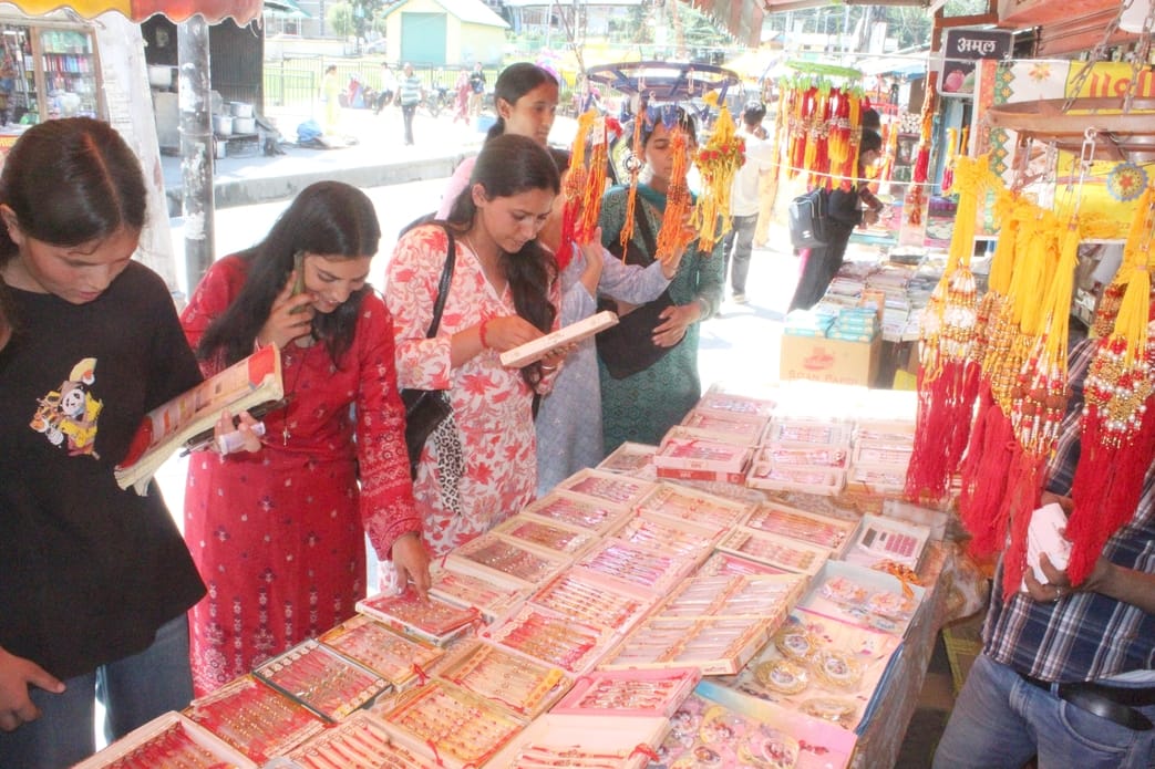 Rakhi prices reduced as business was affected due to rain