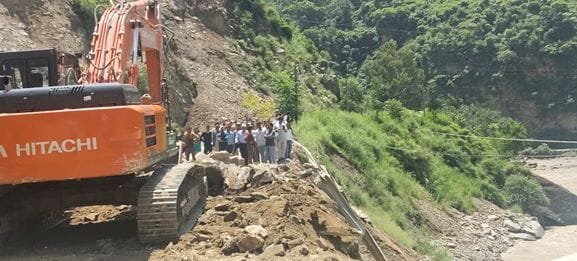 NH-305 restored after about 14 hours in Luhri