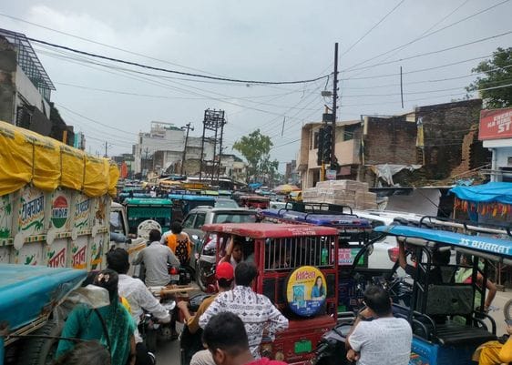 There was a jam at Lavela Chowk for an hour, vehicles got stuck