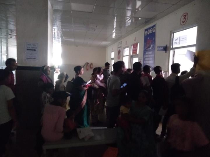 District hospital's power cut, machines stopped working, 200 patients wandered for treatment