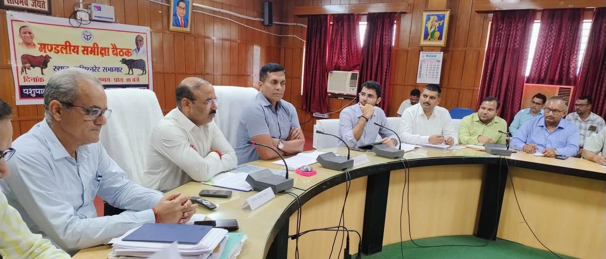 Sowing of fodder on grazing land was found to be less in Ballia and Mau, displeasure expressed