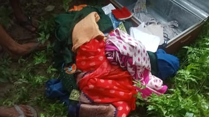 Thieves left a box and clothes outside a house in Pipri Kurakhar village of Mal
