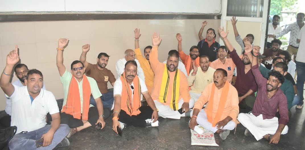 Hindu Swabhiman Parishad submitted a memorandum against corruption