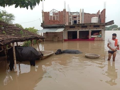 Instructions to suspend the Lekhpal for not giving information about water filling in 150 houses