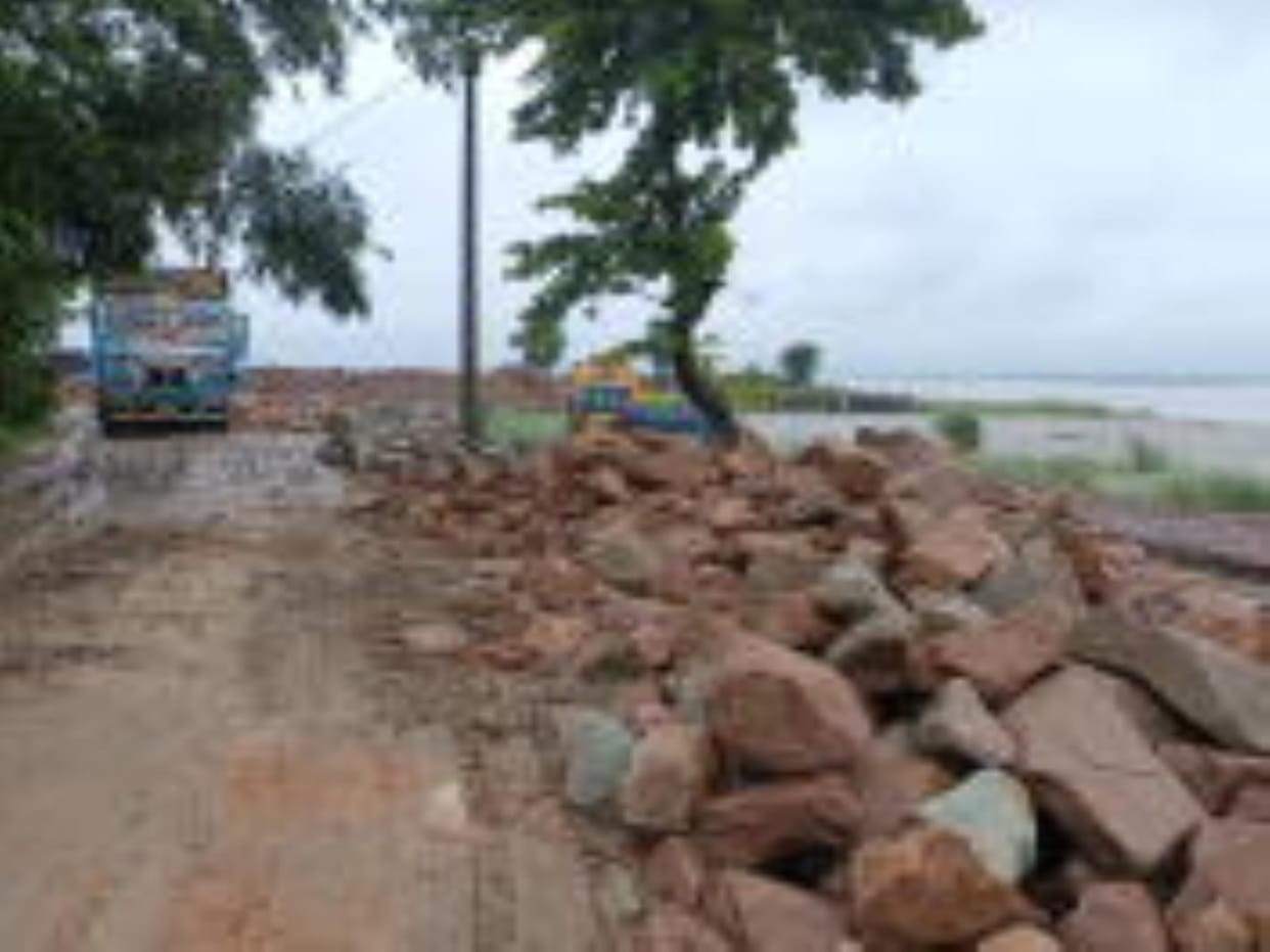 Gandak reached 60 cm above the danger mark, villagers worried