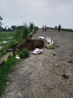 Pothole on the approach road of Nagaria Khanu bridge