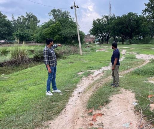 The road connecting Purva block headquarters will be two crore to seven meters wide.