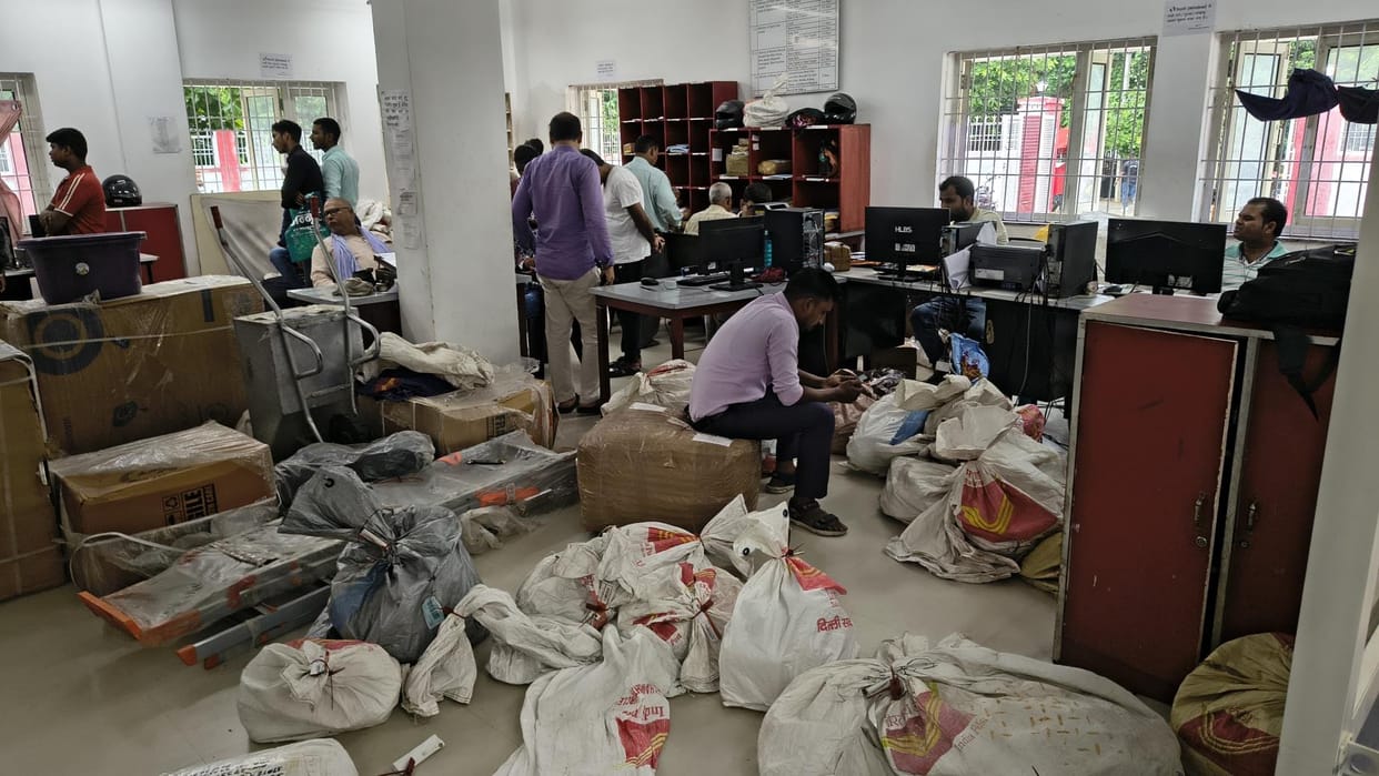 Post office software slow...transaction not done, Rakhi could not be sent