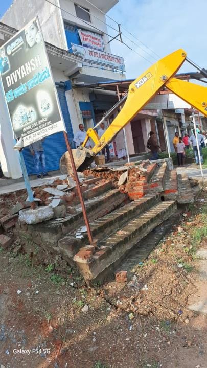Overbridge construction accelerates in Patheria, encroachment removed