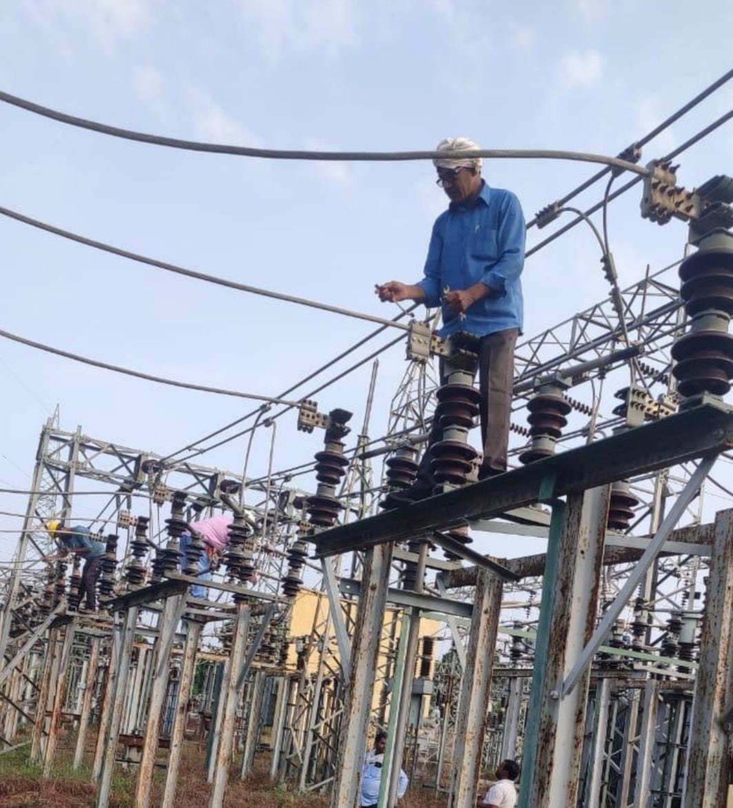 Six sub-centres remained closed for four hours, three lakh population worried