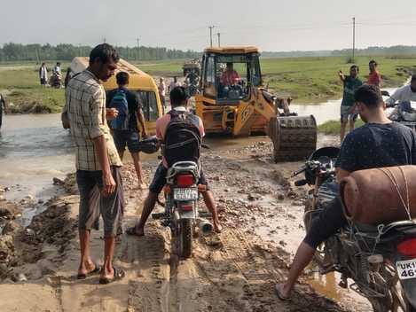 School van sunk in rainy river, rescued by JCB