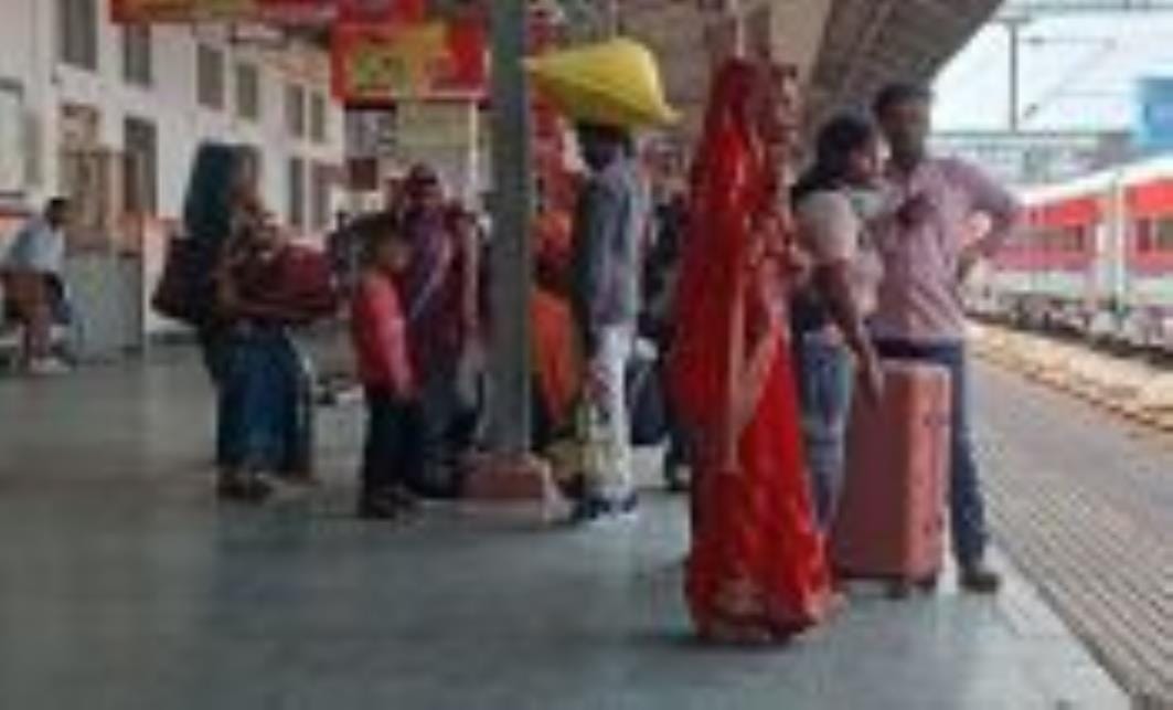 Janta Mail coming from Dehradun is 10 hours late
