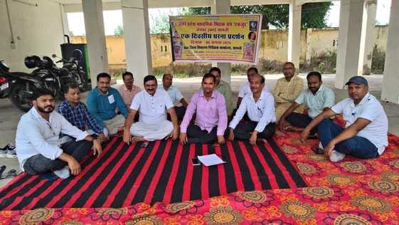 Teachers staged a sit-in at DIOS office and submitted a memorandum