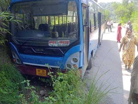 HRTC bus crashes in Brang, 20 passengers narrowly escape death