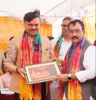 Announcement of giving 10 computers, digital library