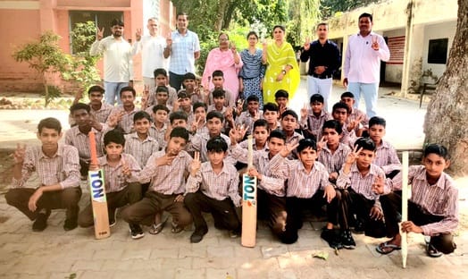 Both cricket teams of Dumrakhan School won