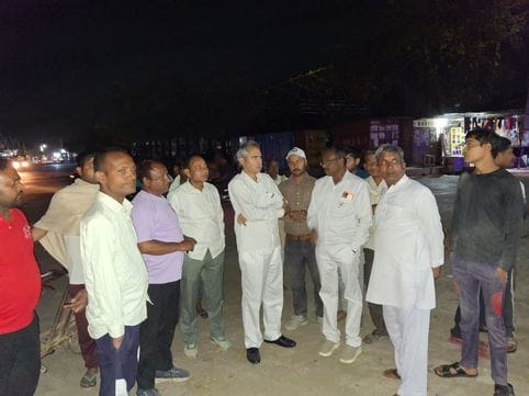Toilets will be built in the old grain market at a cost of 15 lakhs