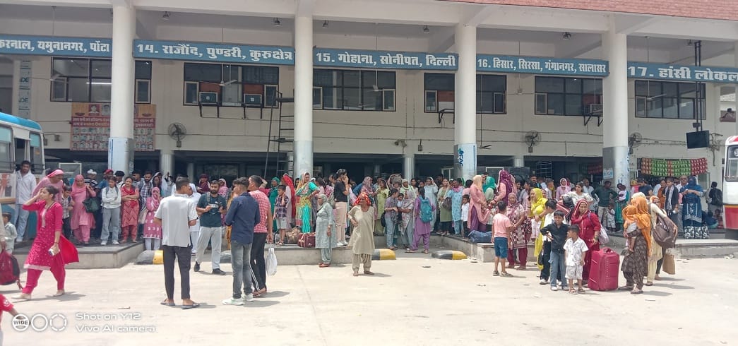 On Rakshabandhan, buses are fulfilling the duty of brothers, giving safe travel to sisters