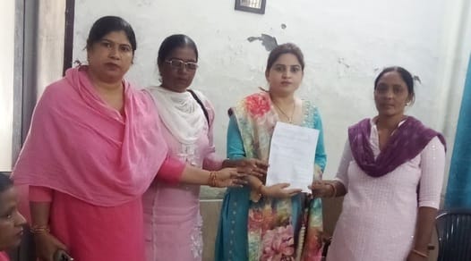 Anganwadi workers demonstrated and submitted a memorandum