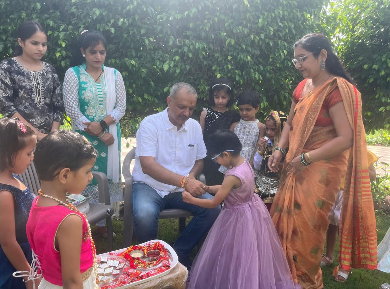 mla celebrated rakshabandhan with children