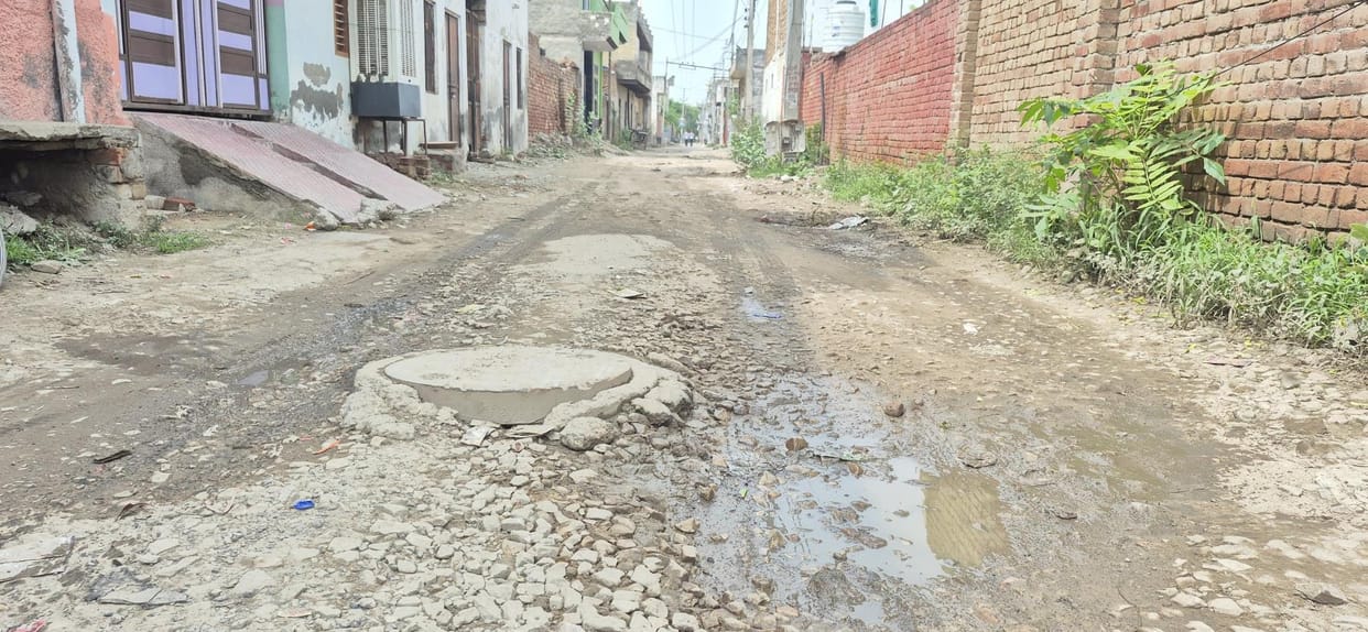 Poverty of public facilities in Bank Colony