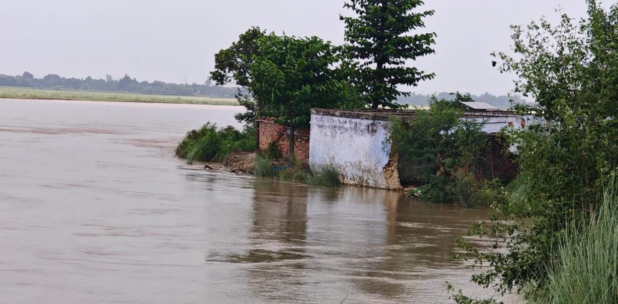 Rapti's water level started decreasing, erosion increased the problem