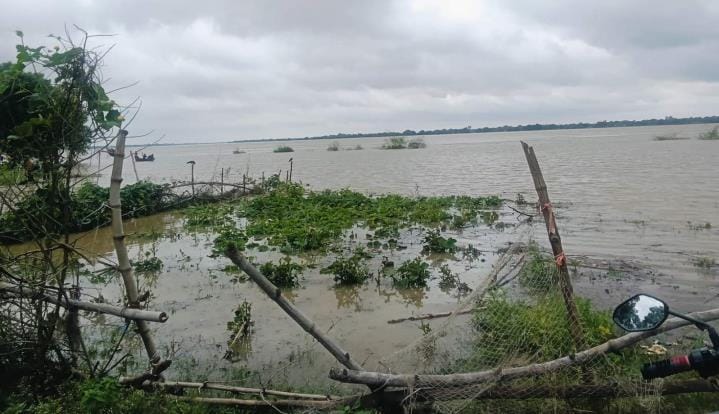 Ganga flowing above the danger mark of 71.26 meters, receding by 4 cm per hour