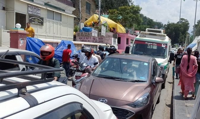 The patient kept writhing in pain, the ambulance kept crawling in the jam