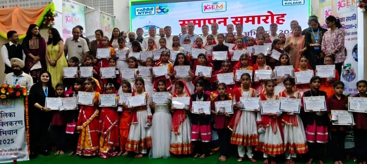Empowerment campaign: Certificates and souvenirs distributed to girls