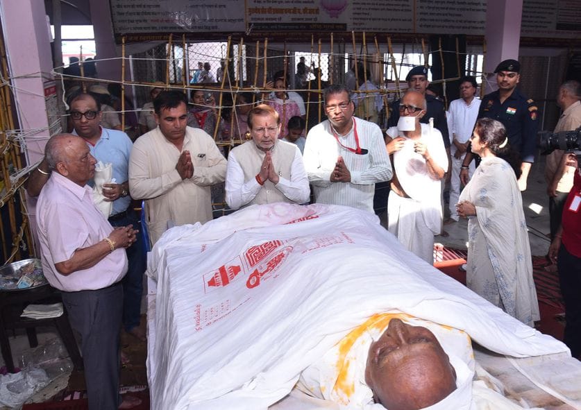 Jain saint Gachhadhipati Prakash Chand Maharaj departs for heaven, devotees gather for last darshan