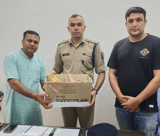 1500 Rakhis were sent to the brave soldiers
