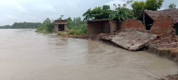 Three houses in Grunt 12 and submerged in the river