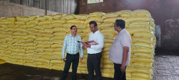 Verification of fertilizer stock in the warehouse