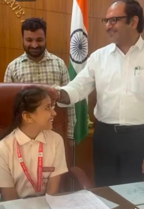 Student Vani became SDM for 5 minutes, said waterlogging in villages should be drained