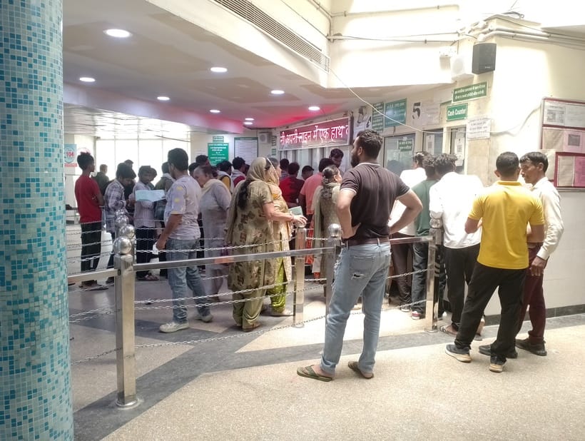Treatment under Ayushman Yojana stopped, patients wandered around for the whole day