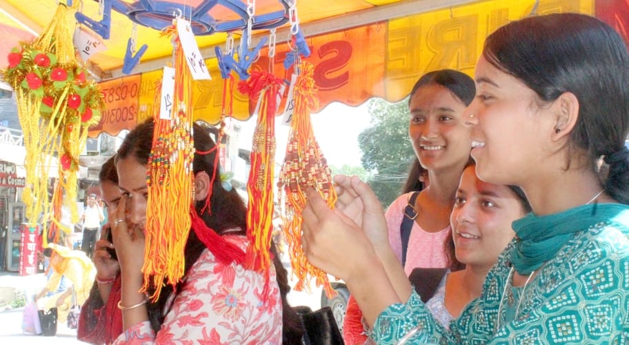 Closed roads became a hindrance for sisters on Rakshabandhan