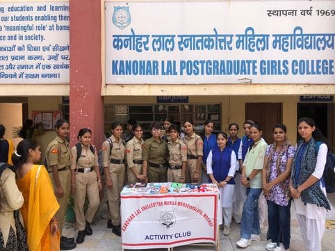NCC girl students made Rakhi