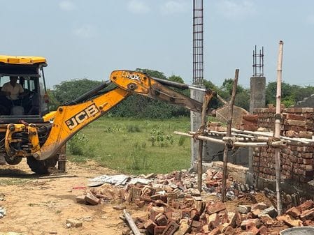 Two illegal colonies were demolished in Bhaiyapur and Makdauli Khurd