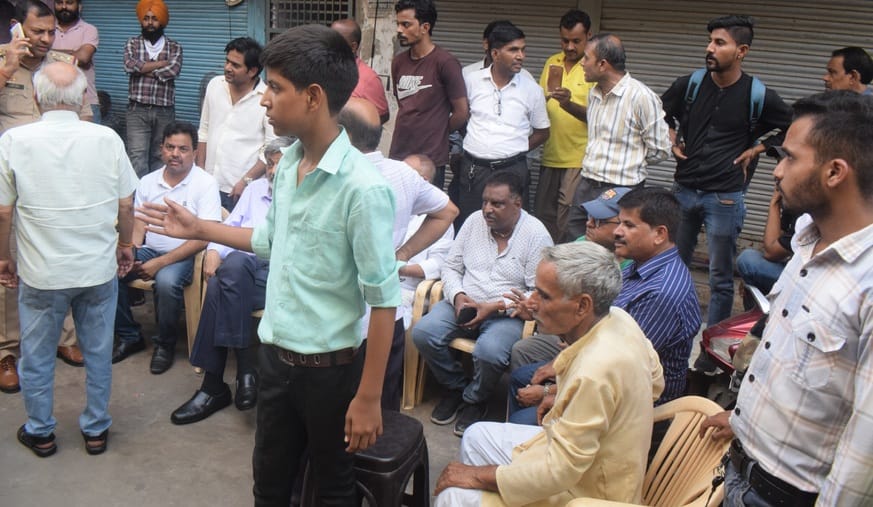 Ruckus over raid on drug sellers in Khairnagar, market remained closed for two hours